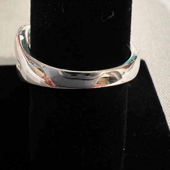 Victoria Wieck 2.89 Absolute Triple Overlay Pavé bridge band ring. - Picture 5 of 8